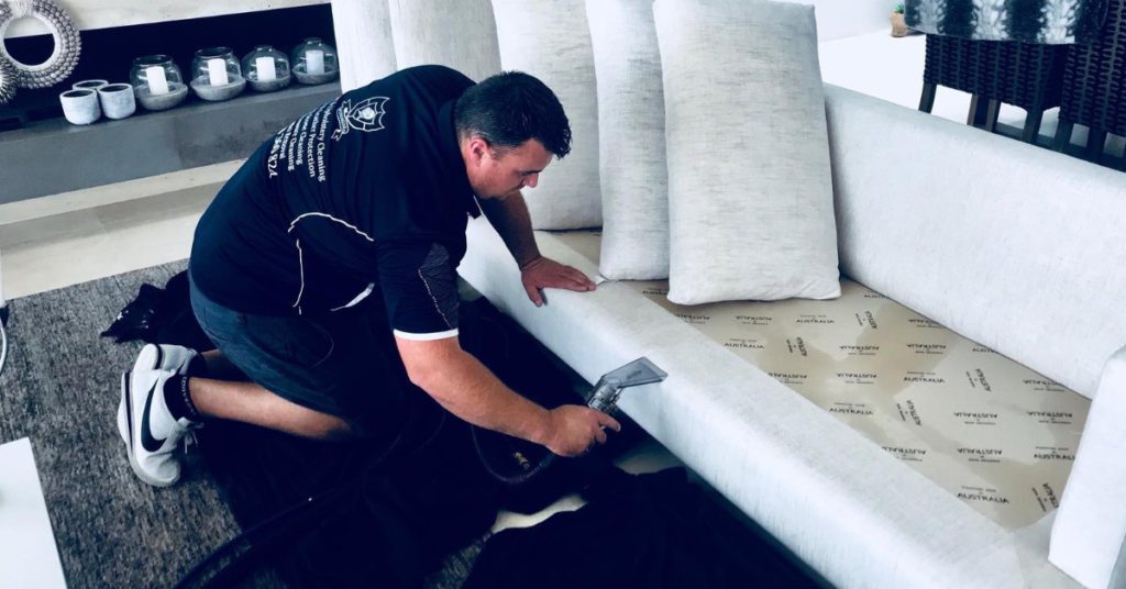 Steam Cleaning vs Dry Cleaning: Best Method for Sofas?